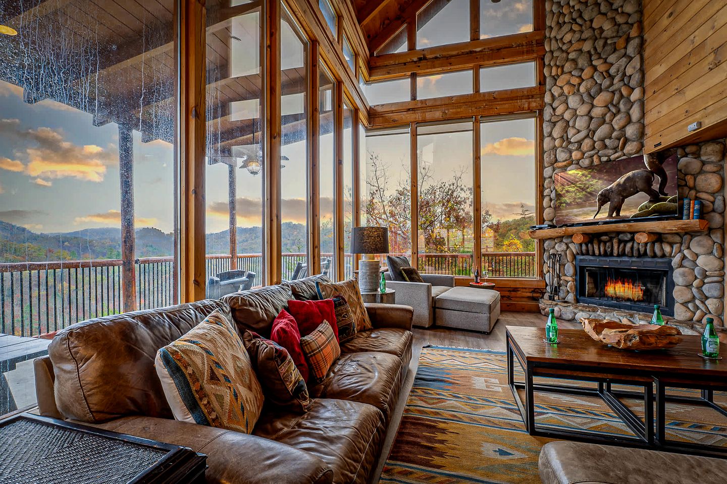 Stunning Smoky Mountain Log Cabin with 270° Views, Luxury Amenities & Hot Tub near Gatlinburg, TN