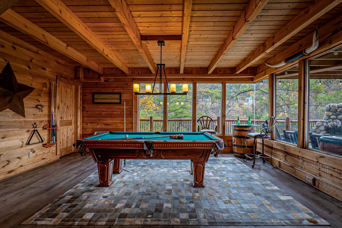 Stunning Smoky Mountain Log Cabin with 270° Views, Luxury Amenities & Hot Tub near Gatlinburg, TN