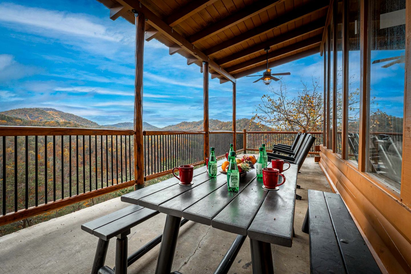 Stunning Smoky Mountain Log Cabin with 270° Views, Luxury Amenities & Hot Tub near Gatlinburg, TN