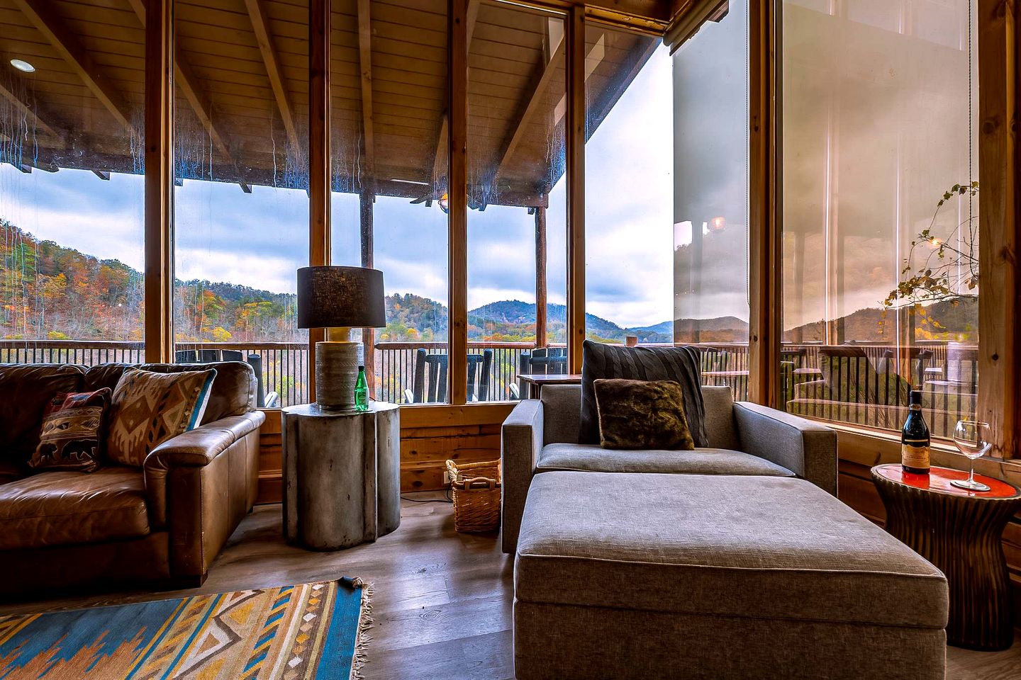 Stunning Smoky Mountain Log Cabin with 270° Views, Luxury Amenities & Hot Tub near Gatlinburg, TN