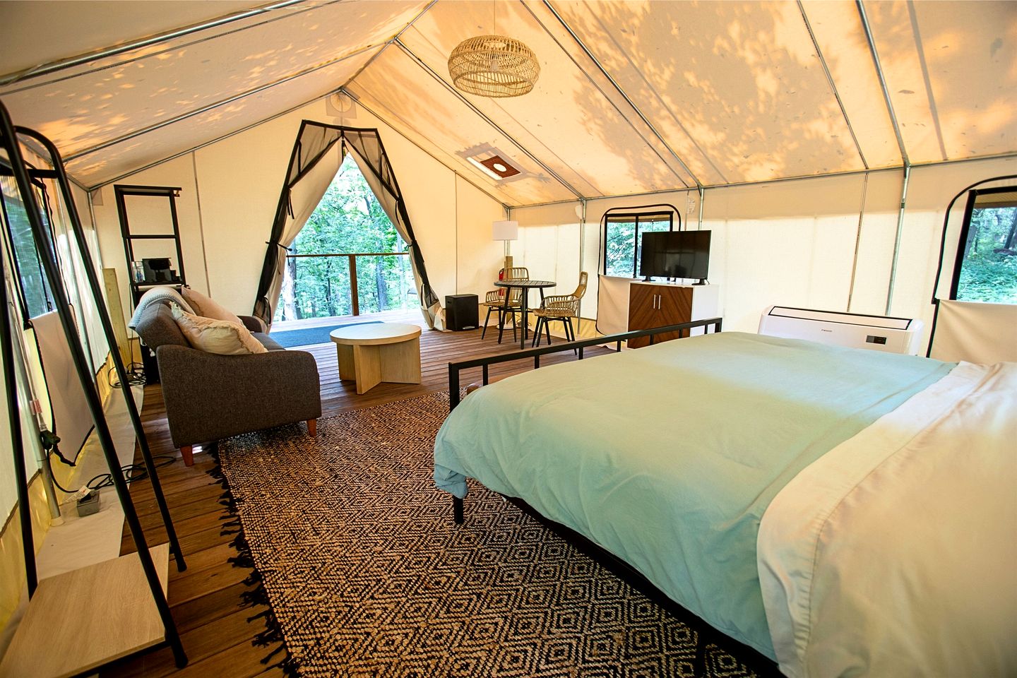 Stunning Tented Cabin with Fire Pit in Des Moines, Iowa