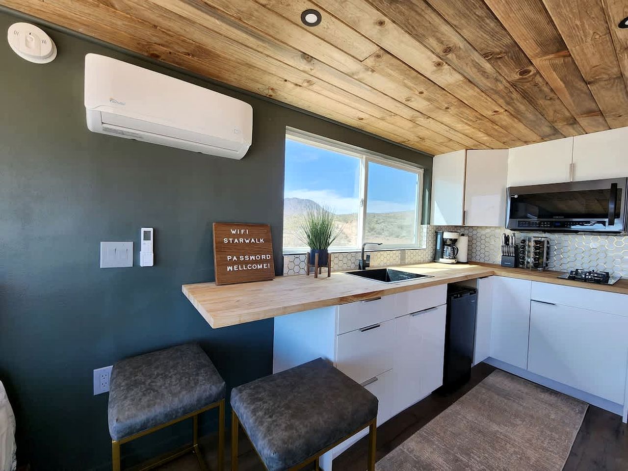 Stunning Tiny House with Picnic Space, Barbecue and Fire Pit in Meadview, Arizona