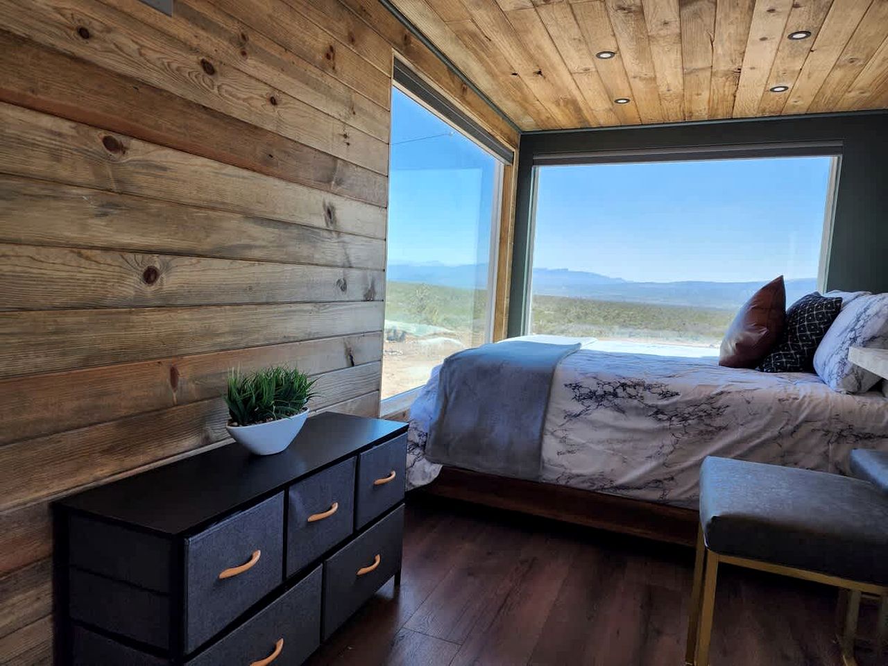 Stunning Tiny House with Picnic Space, Barbecue and Fire Pit in Meadview, Arizona