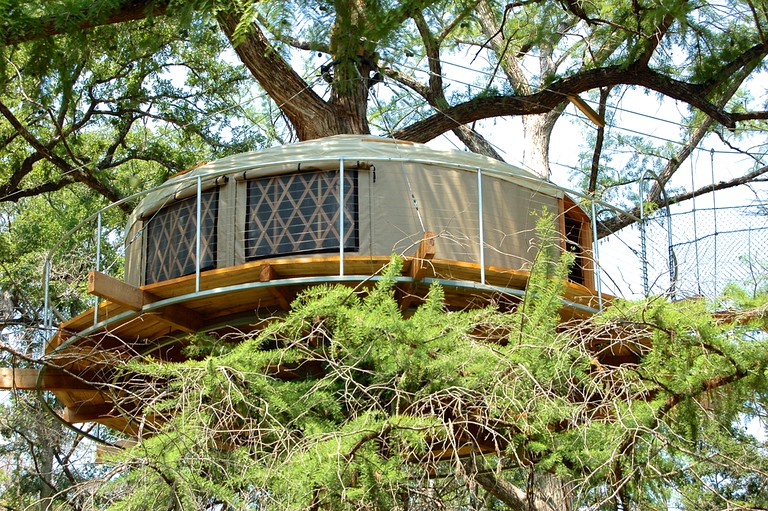 Austin TX treehouse perched in the higher branches of a giant tree: stay at this Lofthaven treehouse