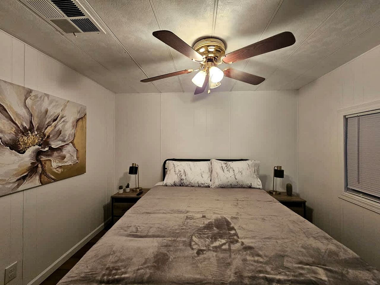 Stunning Vacation Rental with Foosball and Barbecue in Meadview, Arizona