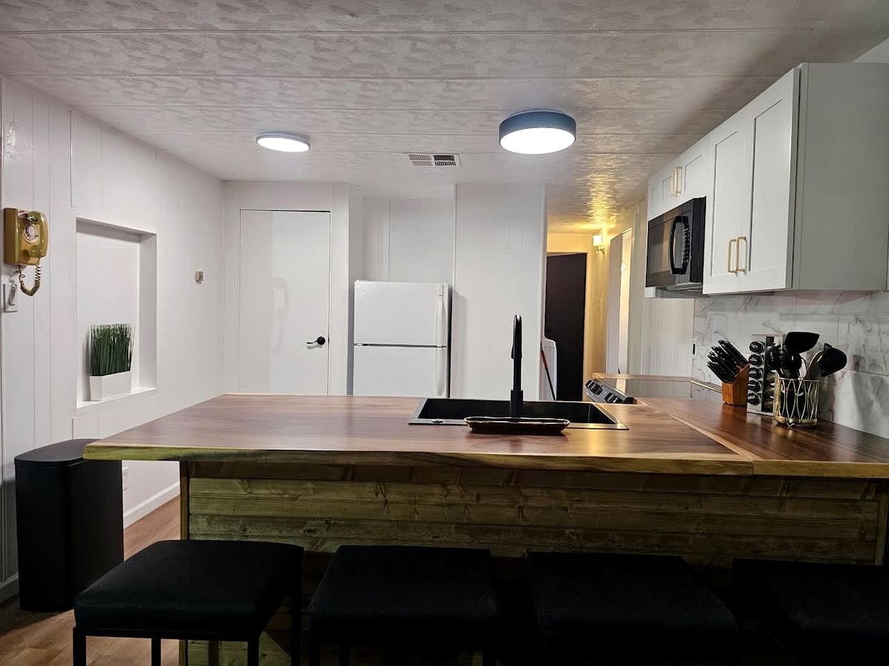 Stunning Vacation Rental with Foosball and Barbecue in Meadview, Arizona