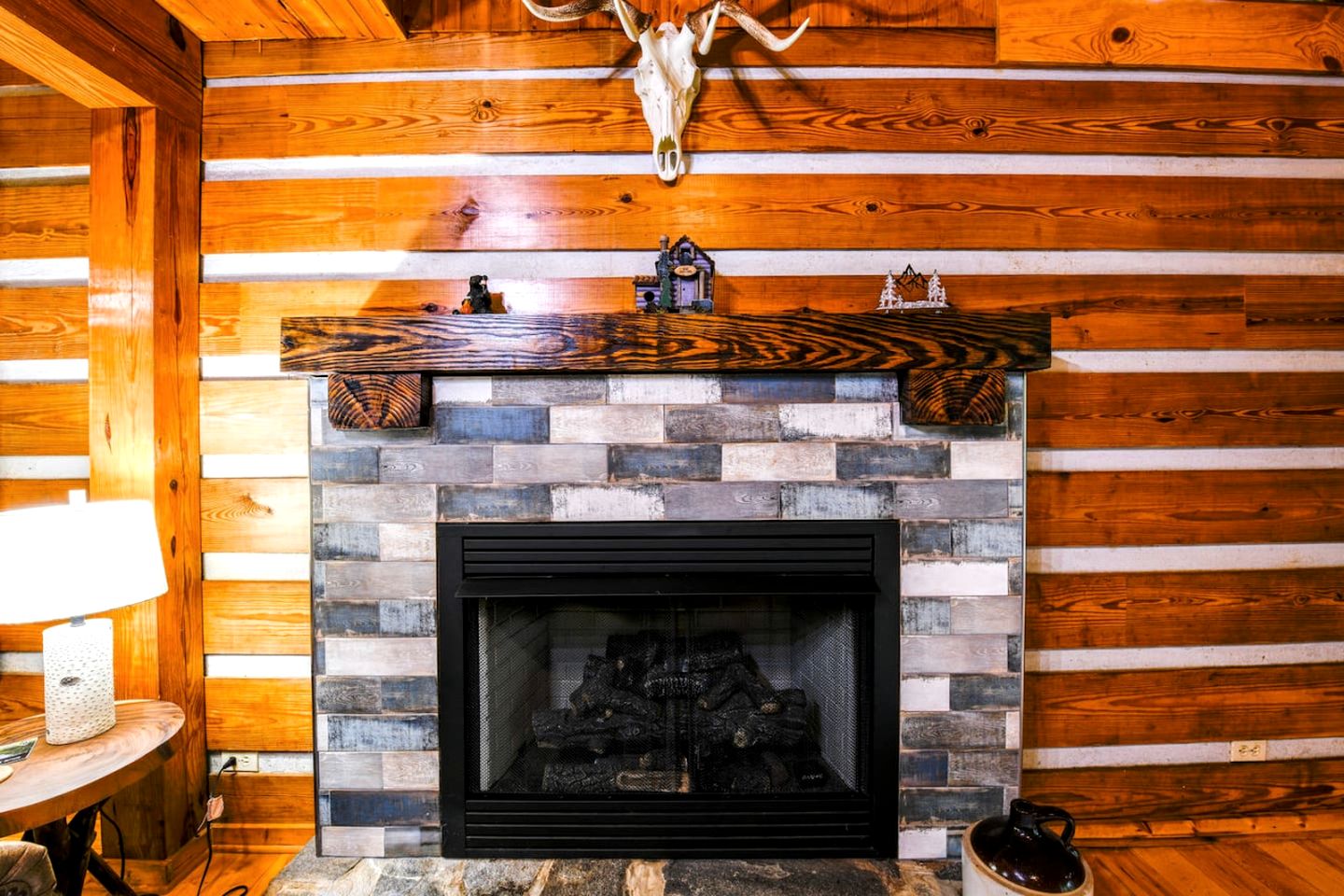 Stunning Wooden Cabin with Barbecue in Sylva, North Carolina