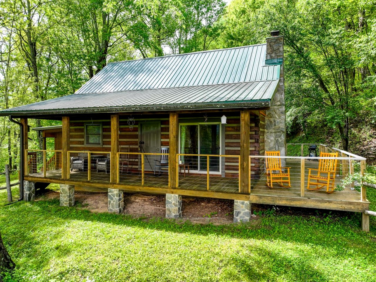 Stunning Wooden Cabin with Barbecue in Sylva, North Carolina