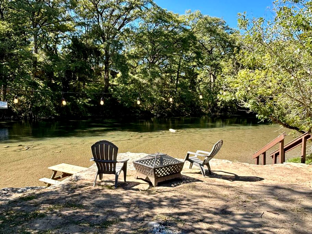 Stunning Waterfront Cabin for Unforgettable Texas Glamping Getaways