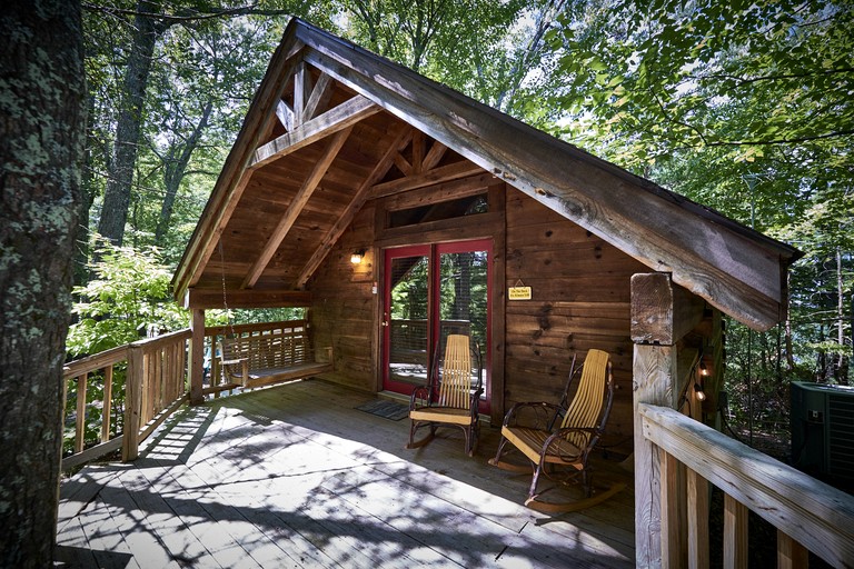 Stunning Wooden Cottage with Hot-tub in Sevierville, Tennessee