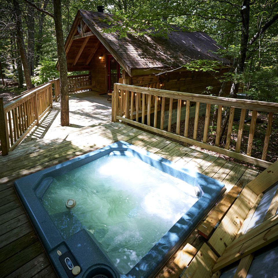 Stunning Wooden Cottage with Hot-tub in Sevierville, Tennessee