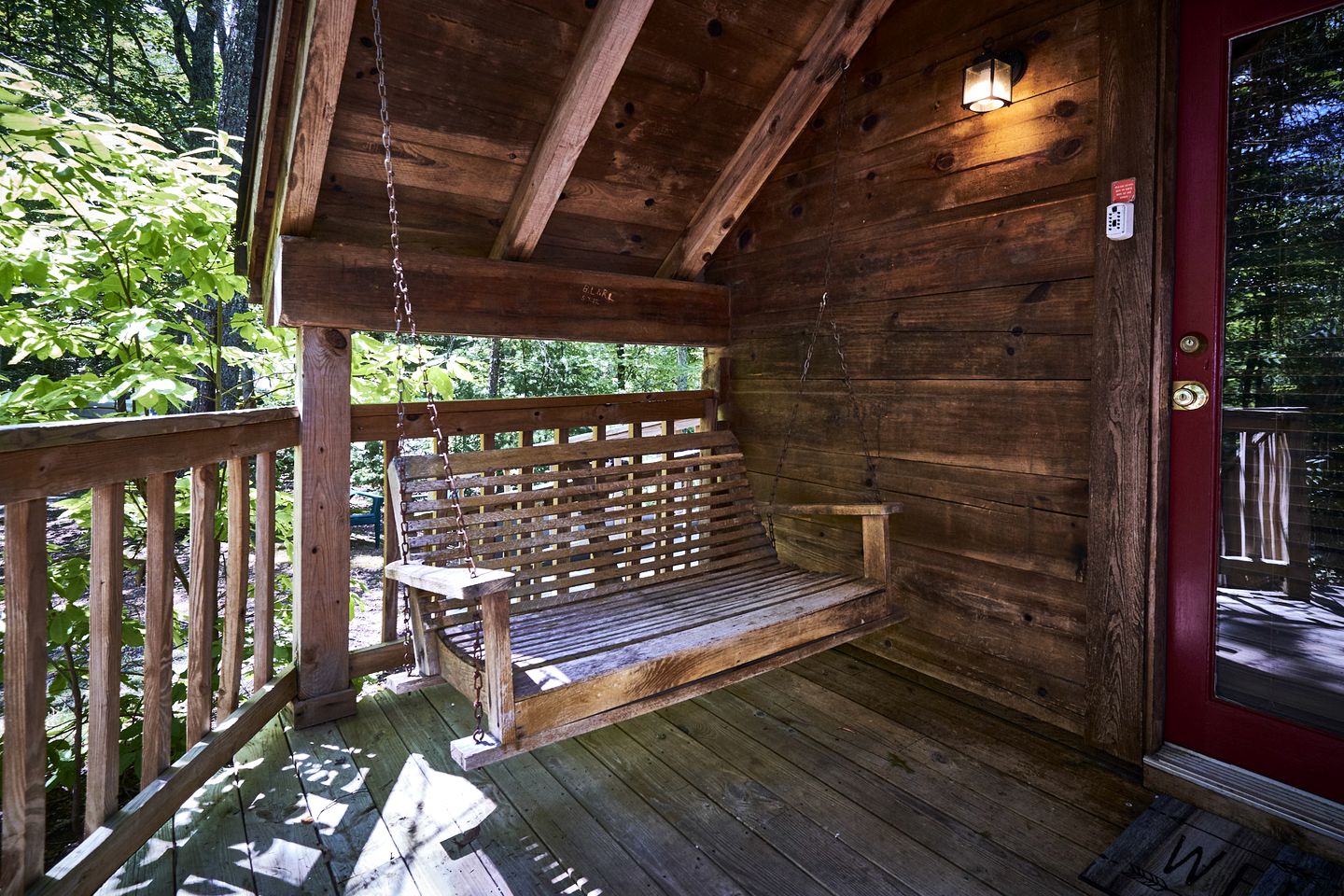 Stunning Wooden Cottage with Hot-tub in Sevierville, Tennessee