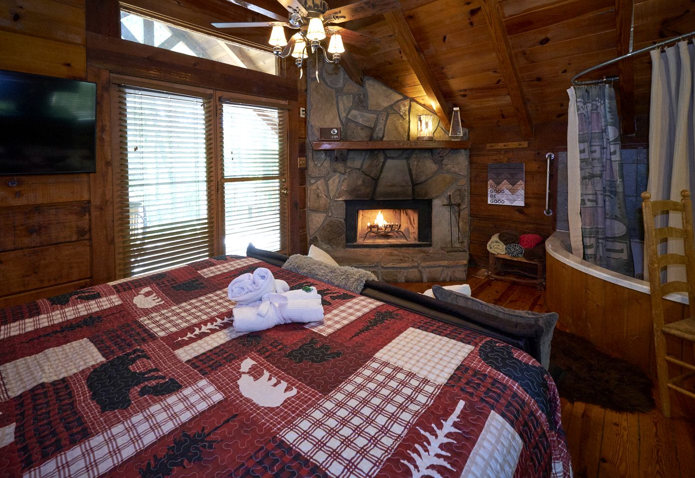 Stunning Wooden Cottage with Hot-tub in Sevierville, Tennessee