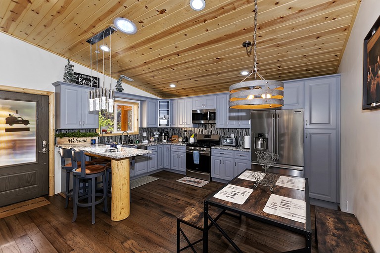 Cabins (United States of America, Big Bear City, California)