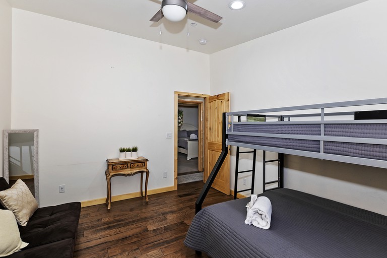 Cabins (United States of America, Big Bear City, California)