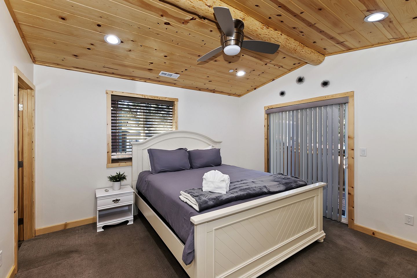 Pet-friendly Cabin with Private Patio Perfect for Hiking Trails in Big Bear City, California