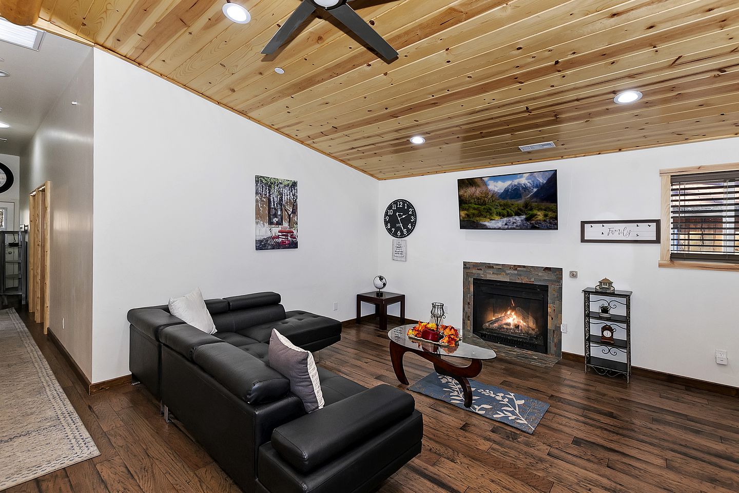 Pet-friendly Cabin with Private Patio Perfect for Hiking Trails in Big Bear City, California