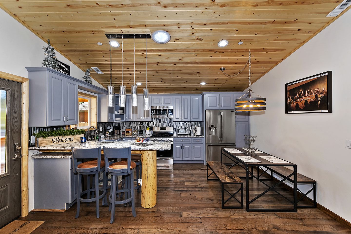 Pet-friendly Cabin with Private Patio Perfect for Hiking Trails in Big Bear City, California