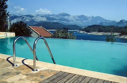 Stylish Lakefront Bungalows in Burdur, Turkey photo 4
