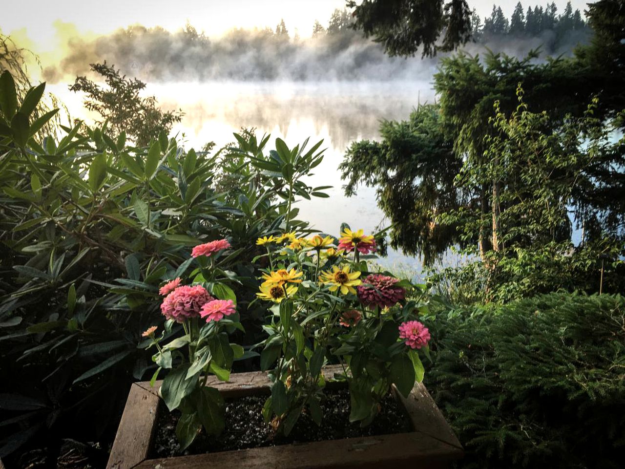 Stylish Lakefront Suite Rental with Hot Tub Access near Seattle, Washington