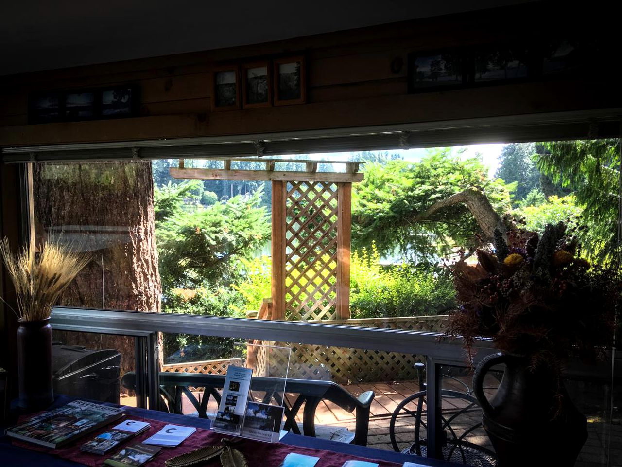 Stylish Lakefront Suite Rental with Hot Tub Access near Seattle, Washington