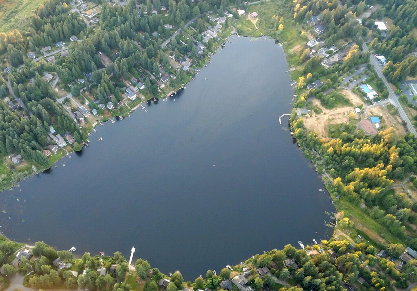 Stylish Lakefront Suite Rental with Hot Tub Access near Seattle, Washington