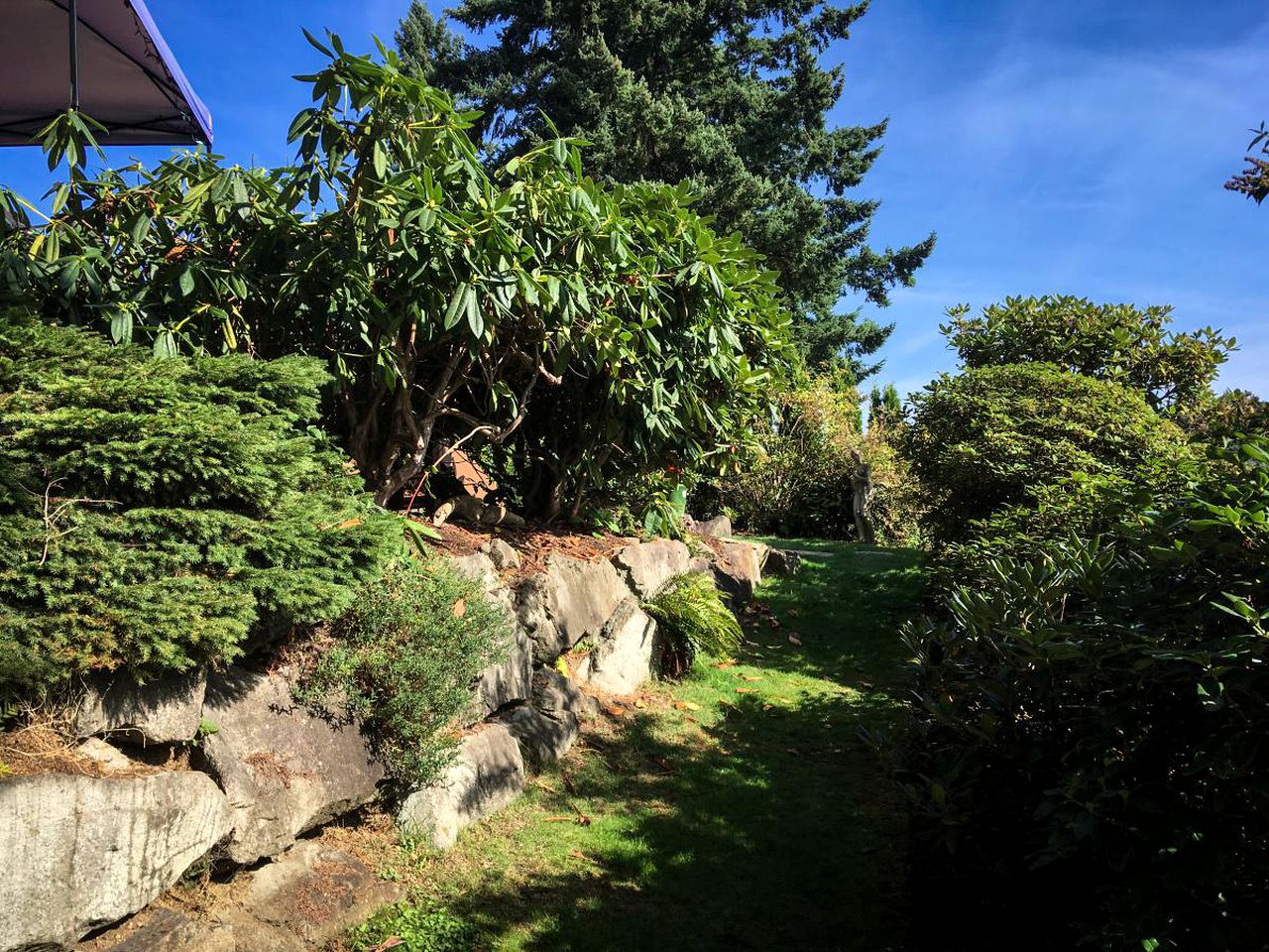 Stylish Lakefront Suite Rental with Hot Tub Access near Seattle, Washington