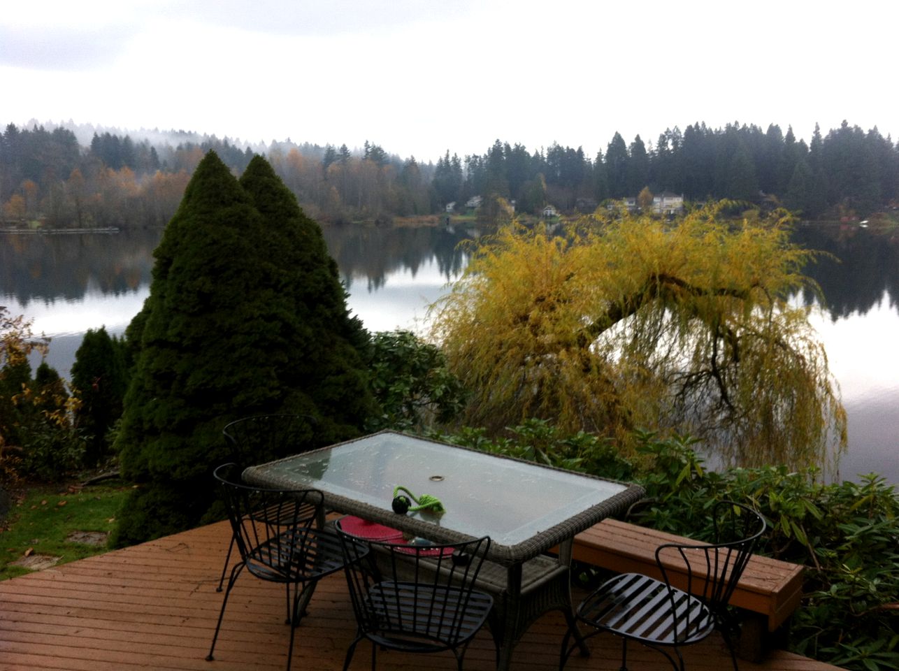 Stylish Lakefront Suite Rental with Hot Tub Access near Seattle, Washington