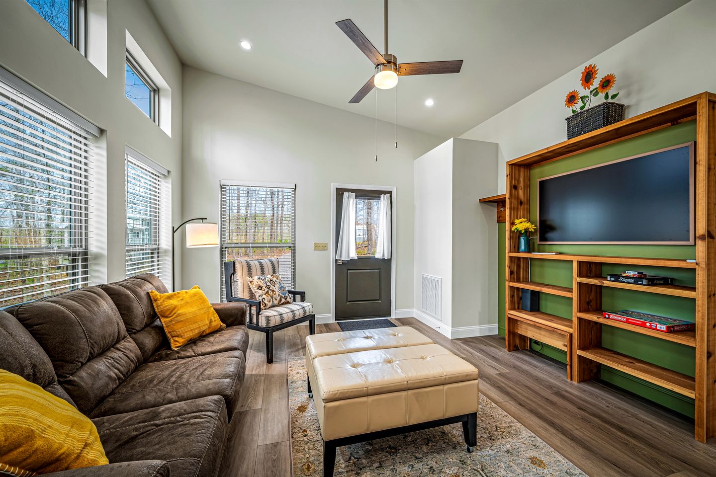 Stylish Modern Getaway with Fire Pit near DeSoto Falls in Mentone, AL