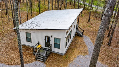 Stylish Modern Getaway with Fire Pit near DeSoto Falls in Mentone, AL