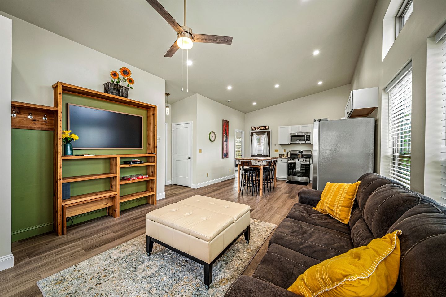 Stylish Modern Getaway with Fire Pit near DeSoto Falls in Mentone, AL