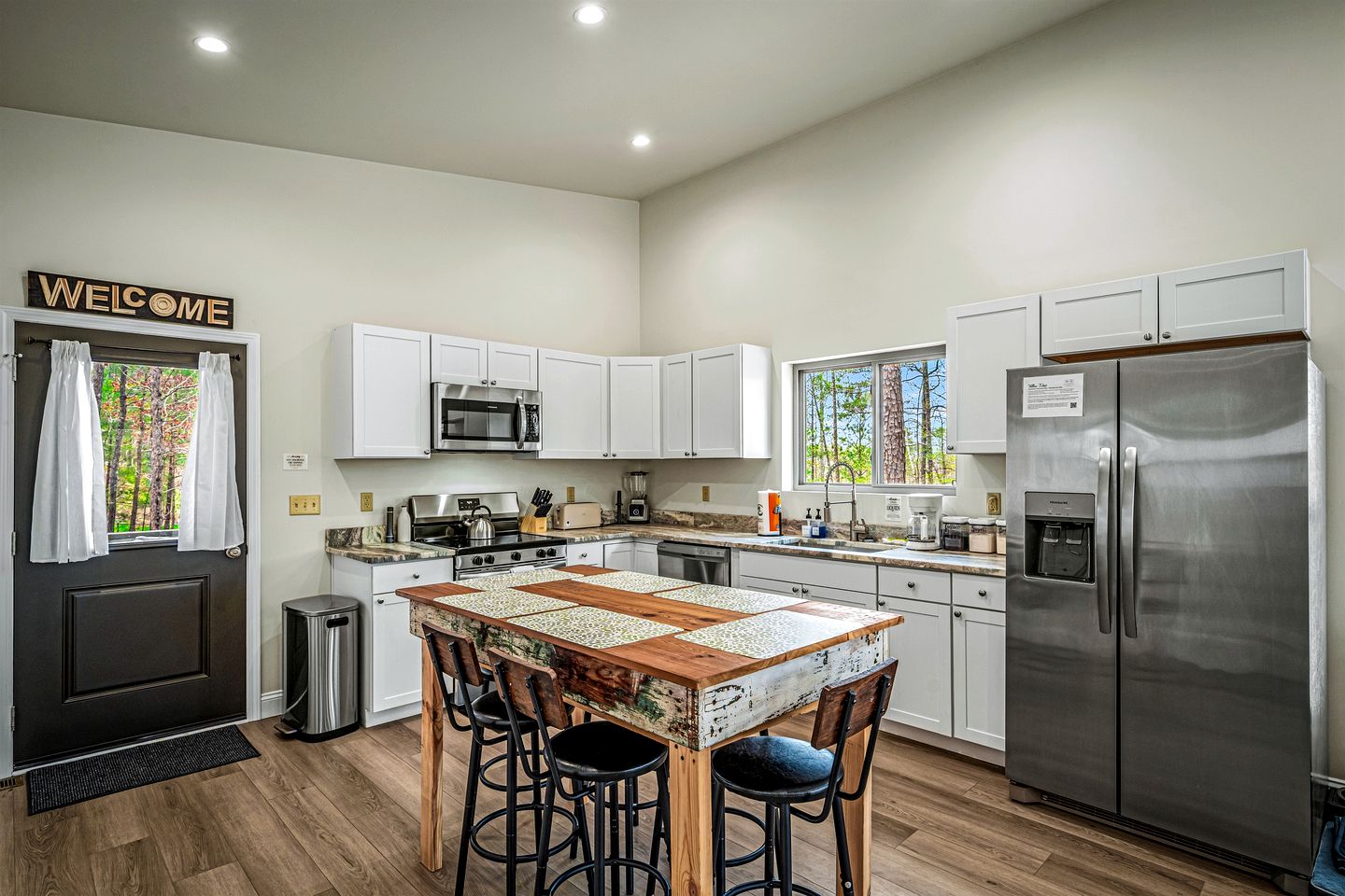 Stylish Modern Getaway with Fire Pit near DeSoto Falls in Mentone, AL