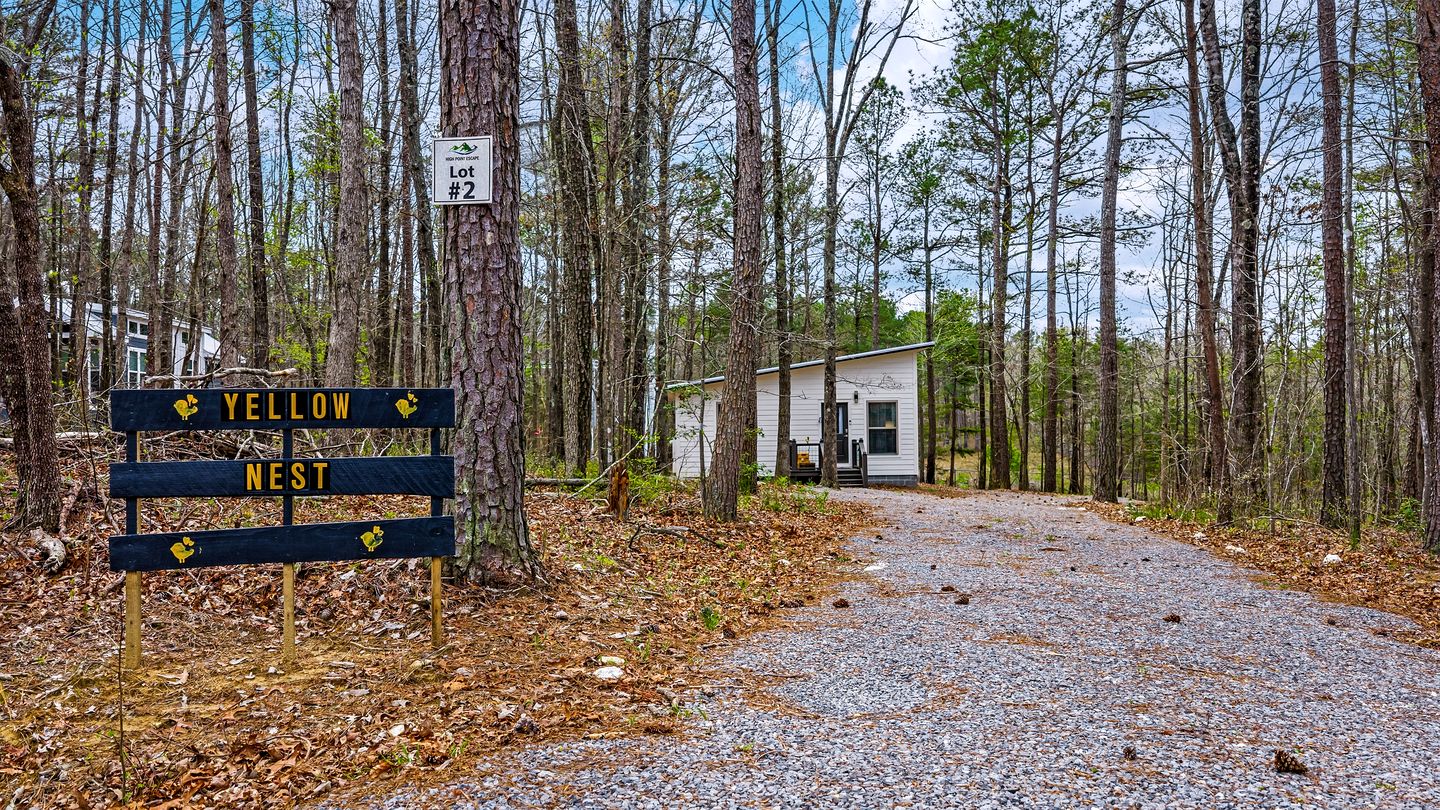 Stylish Modern Getaway with Fire Pit near DeSoto Falls in Mentone, AL