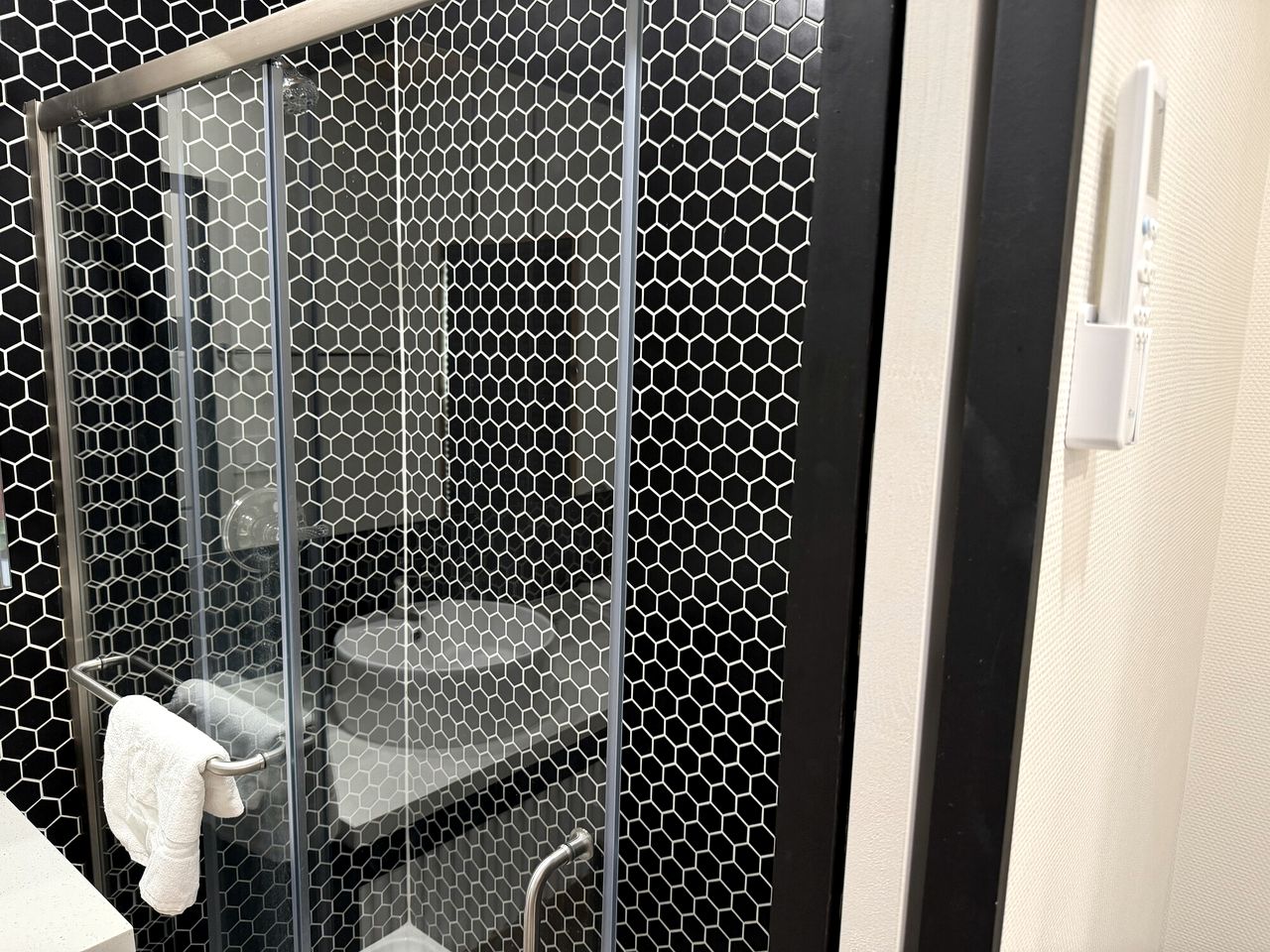 Stylish Modern Tiny House on Wheels with Stunning Mountain Views Near Lone Pine, California