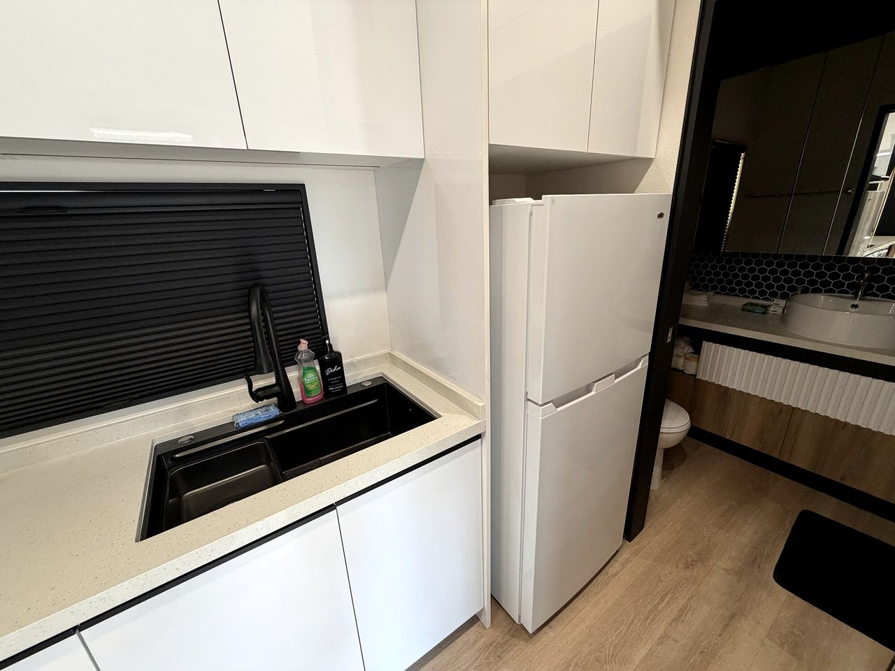 Stylish Modern Tiny House on Wheels with Stunning Mountain Views Near Lone Pine, California