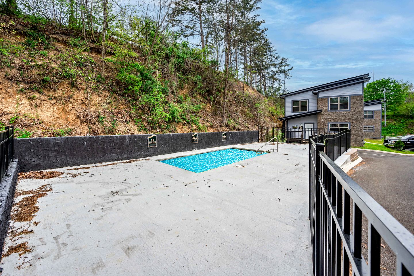 Stylish Pigeon Forge Cabin with Hot Tub, Pool & Dog Park near Dollywood and Gatlinburg, TN