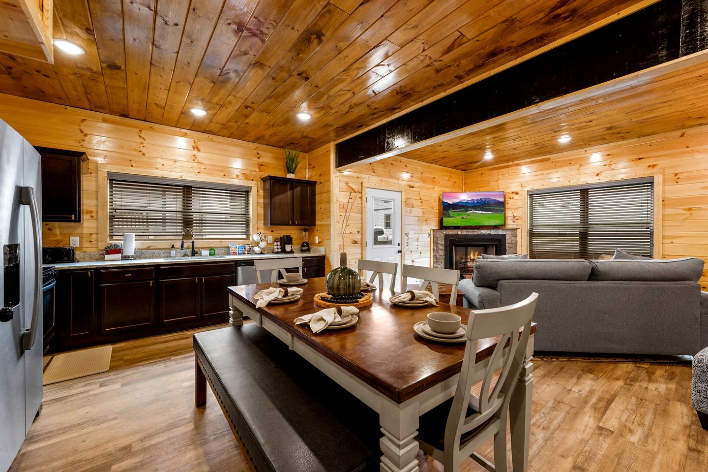 Stylish Pigeon Forge Cabin with Hot Tub, Pool & Dog Park near Dollywood and Gatlinburg, TN
