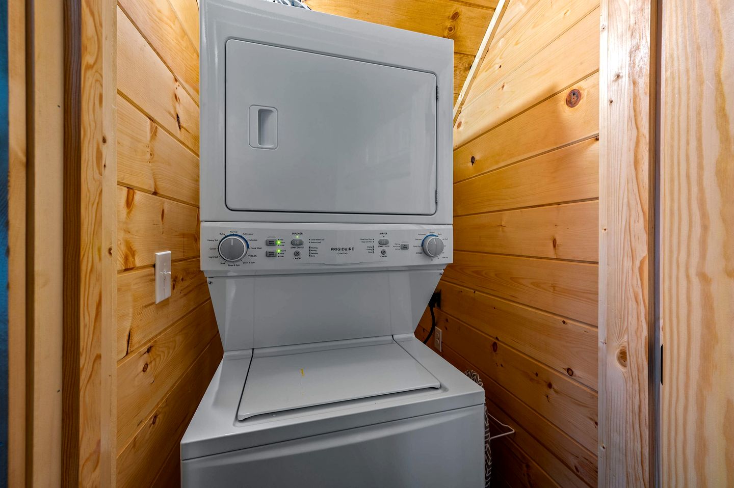 Stylish Pigeon Forge Cabin with Hot Tub, Pool & Dog Park near Dollywood and Gatlinburg, TN