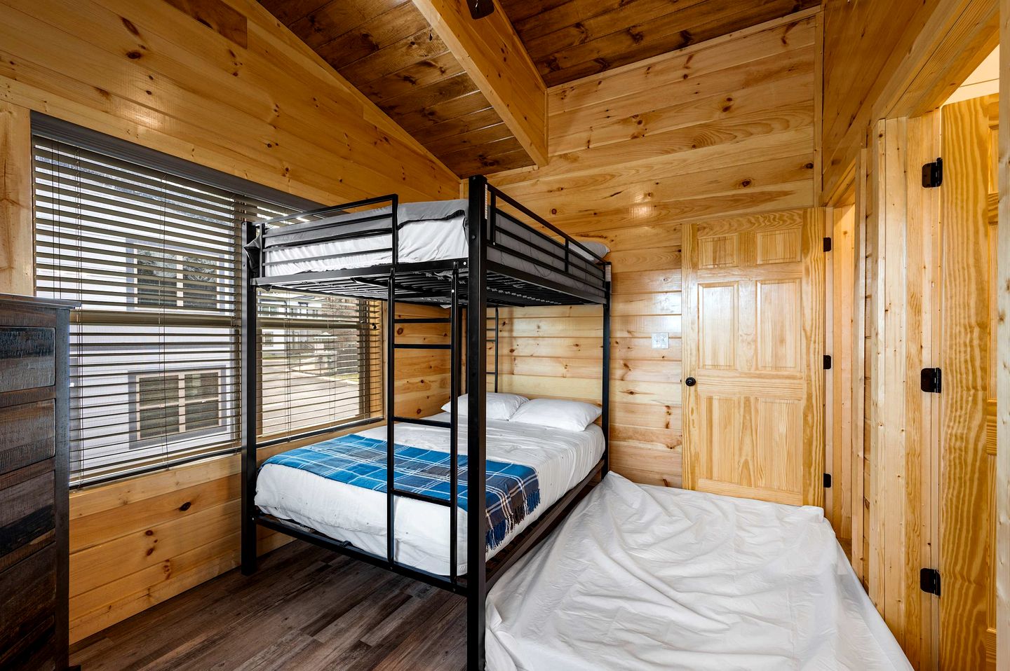 Stylish Pigeon Forge Cabin with Hot Tub, Pool & Dog Park near Dollywood and Gatlinburg, TN