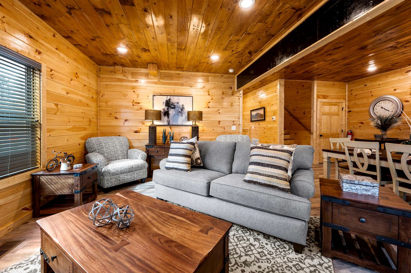 Stylish Pigeon Forge Cabin with Hot Tub, Pool & Dog Park near Dollywood and Gatlinburg, TN