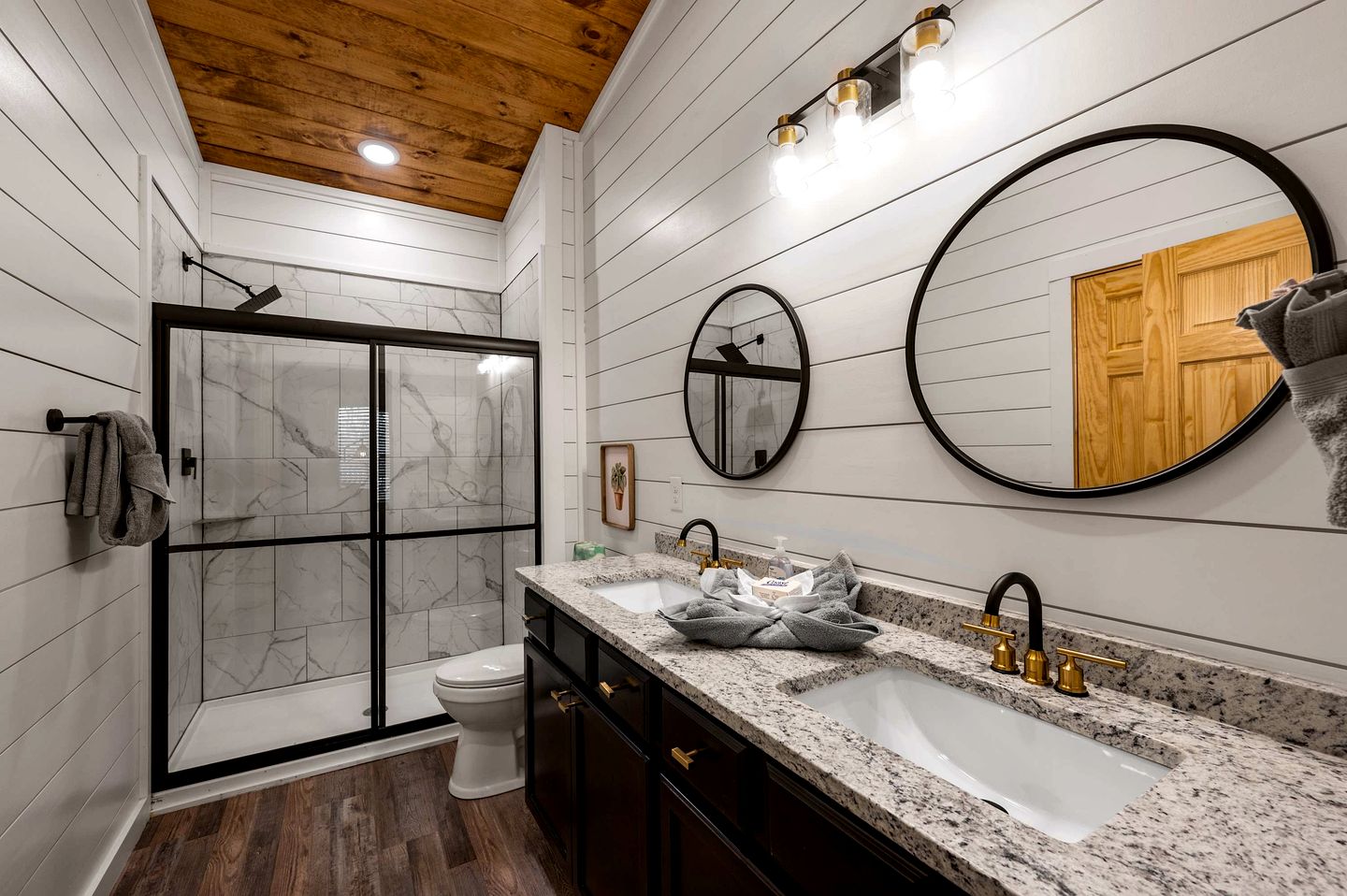 Stylish Pigeon Forge Cabin with Hot Tub, Pool & Dog Park near Dollywood and Gatlinburg, TN