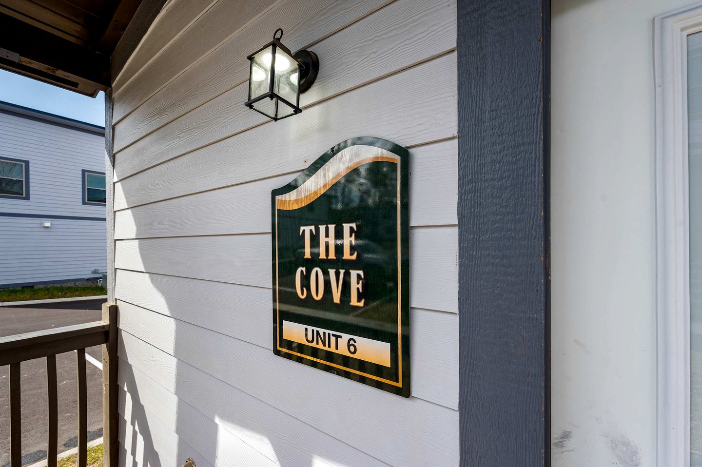 Stylish Pigeon Forge Cabin with Hot Tub, Pool & Dog Park near Dollywood and Gatlinburg, TN