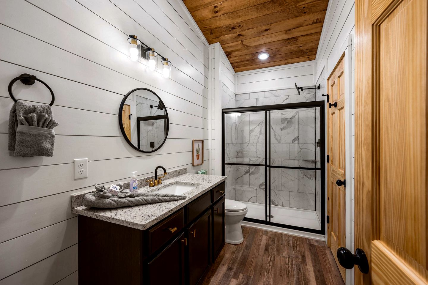 Stylish Pigeon Forge Cabin with Hot Tub, Pool & Dog Park near Dollywood and Gatlinburg, TN