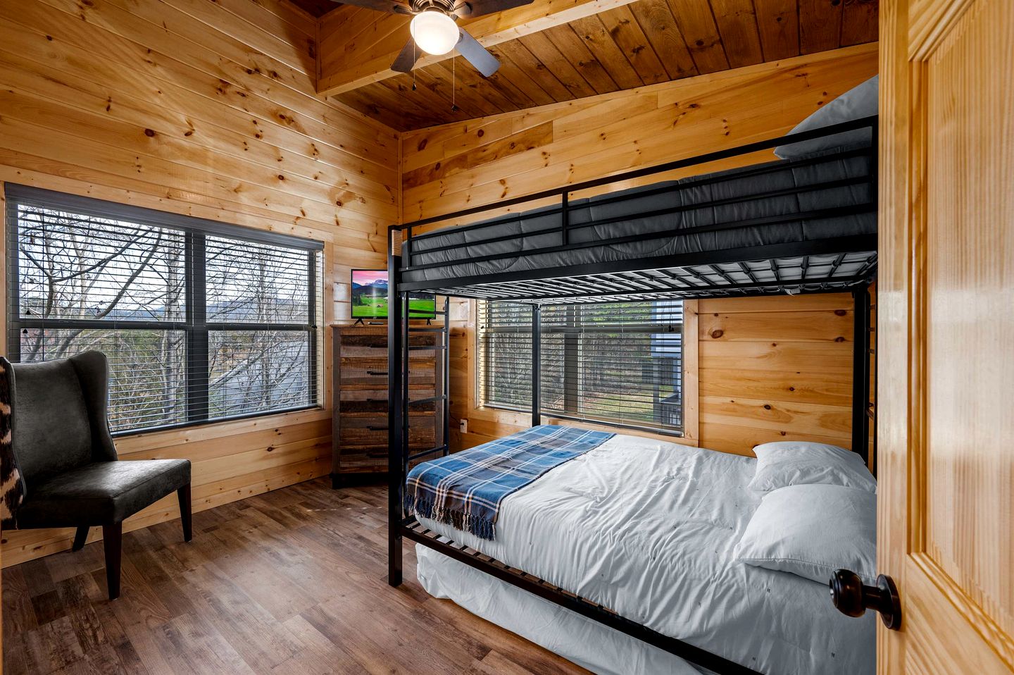 Stylish Pigeon Forge Cabin with Hot Tub, Pool & Dog Park near Dollywood and Gatlinburg, TN