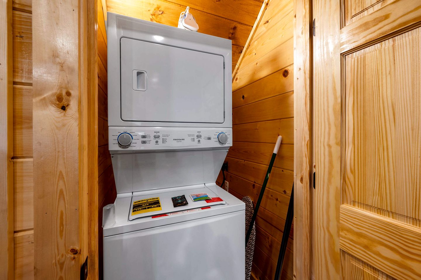 Stylish Pigeon Forge Cabin with Hot Tub, Pool & Dog Park near Dollywood and Gatlinburg, TN