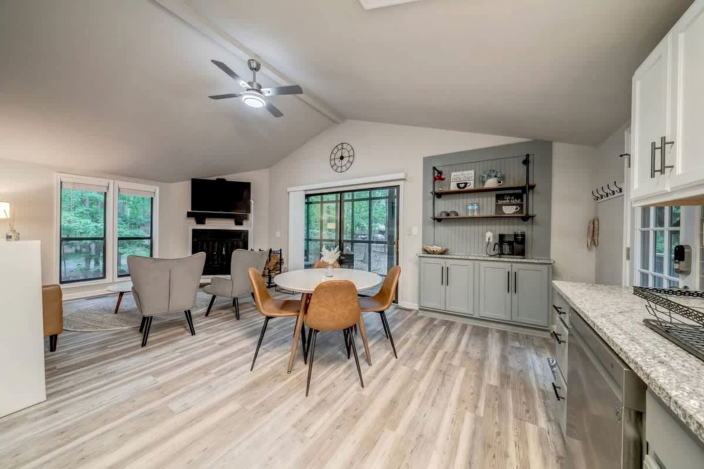 Peaceful Getaway in Hedgesville, Virginia, with Fire Pit and Pool Access, near Antietam National Battlefield
