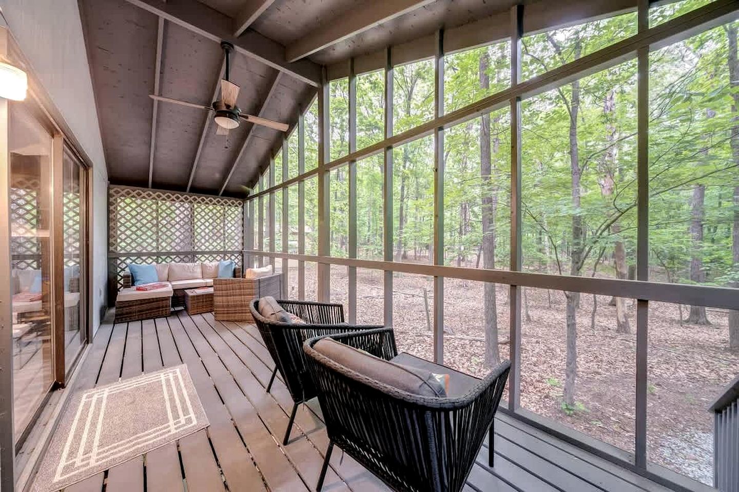 Peaceful Getaway in Hedgesville, Virginia, with Fire Pit and Pool Access, near Antietam National Battlefield