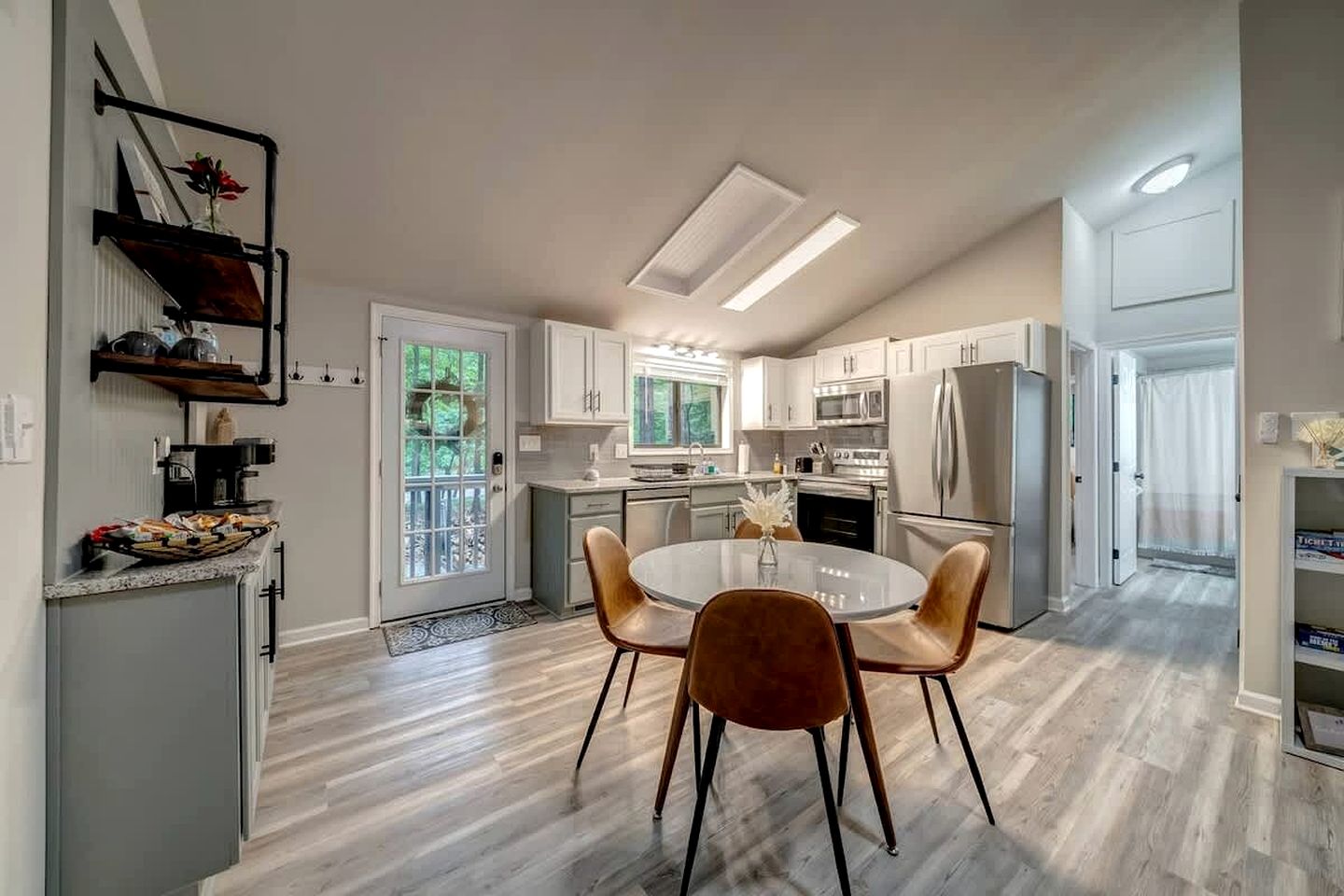 Peaceful Getaway in Hedgesville, Virginia, with Fire Pit and Pool Access, near Antietam National Battlefield