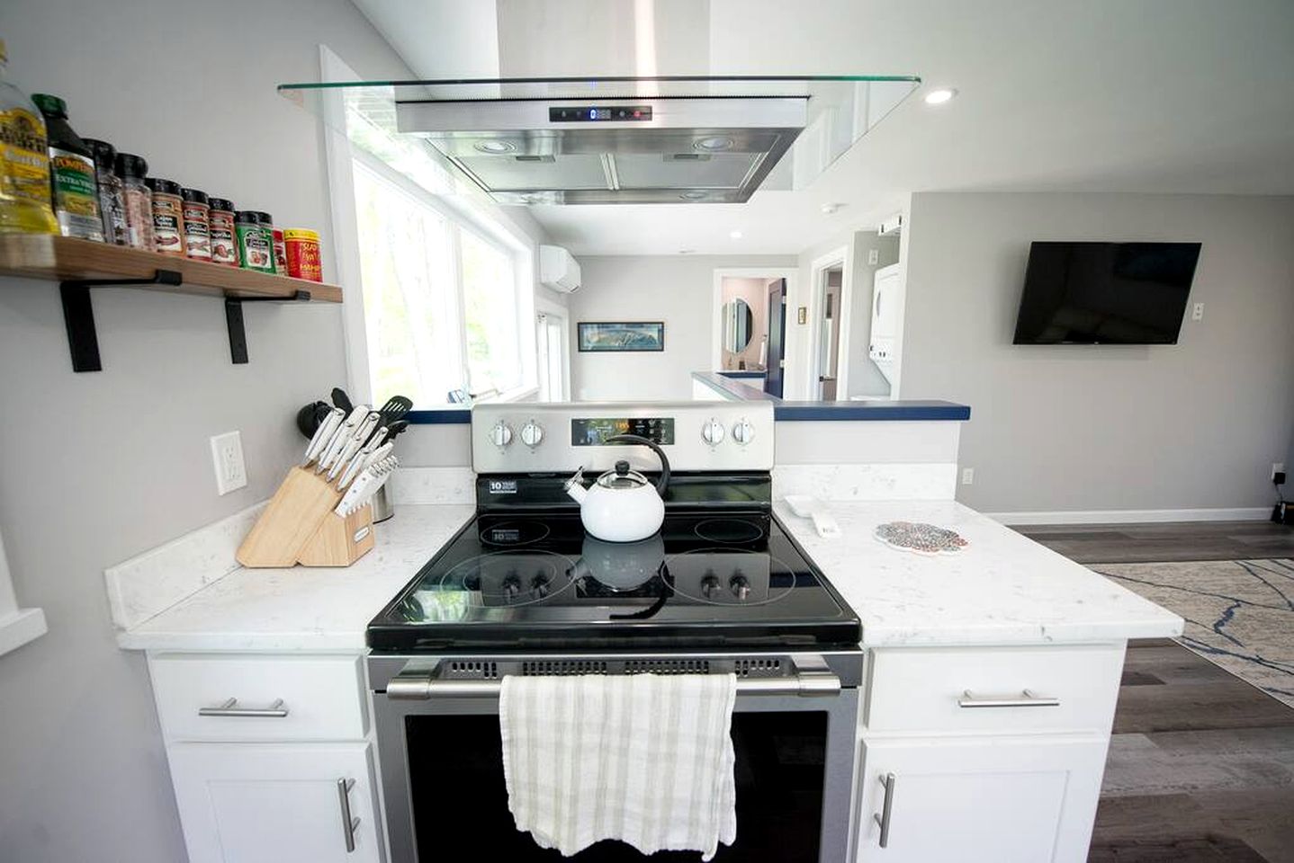 Lake Cabin Ideal for Outdoor Adventures in Maine