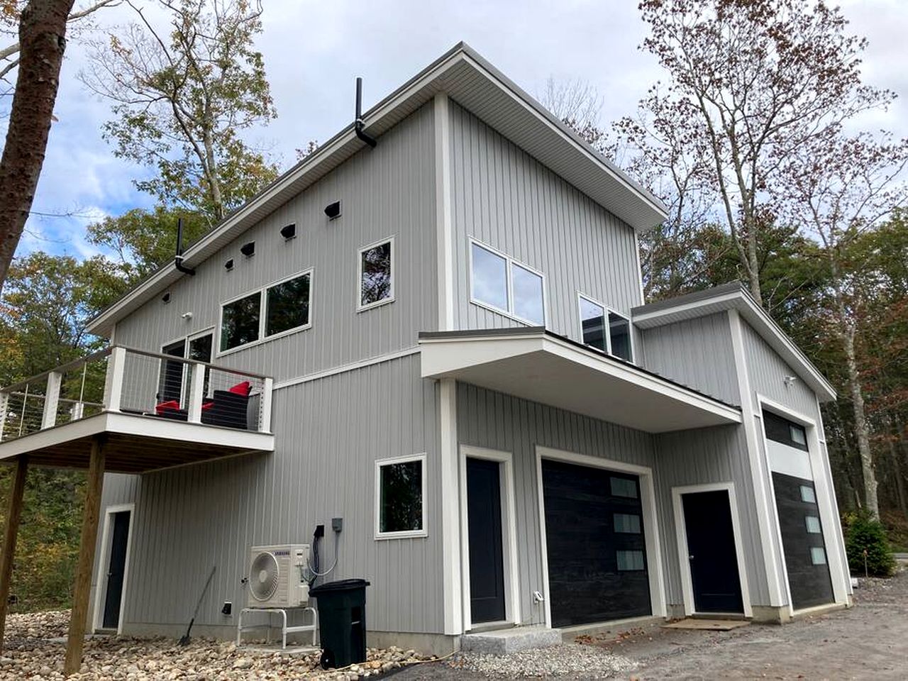 Lake Cabin Ideal for Outdoor Adventures in Maine
